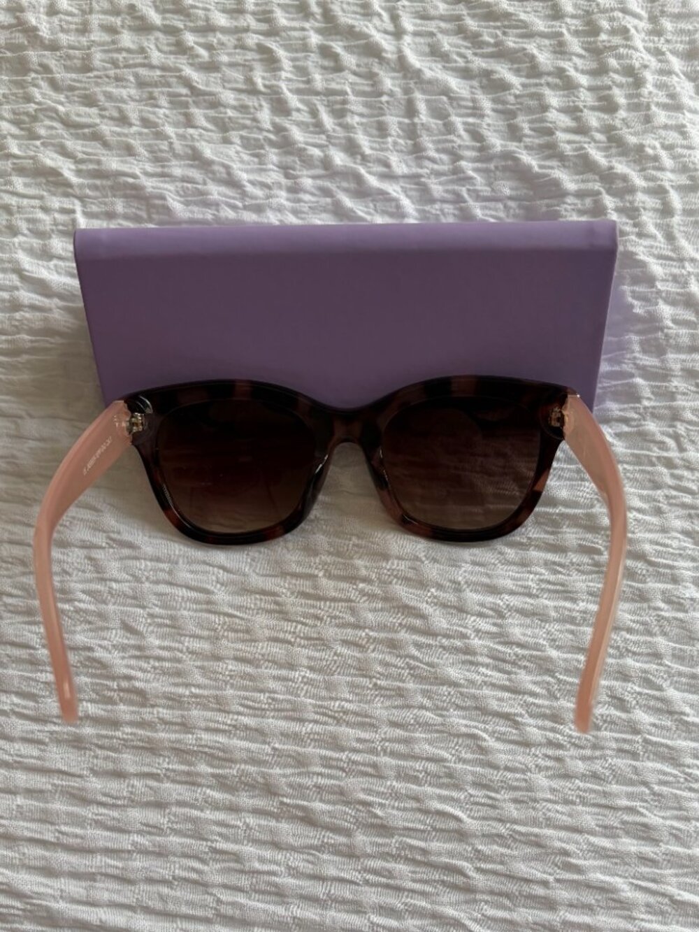 Jones New York Tortoiseshell Sunglass, Blush Pink arms, Excellent like new - Picture 7 of 7